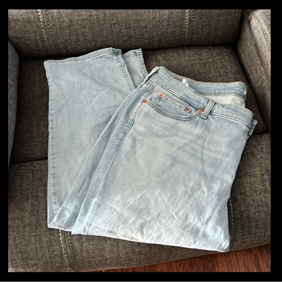 Levi's Women's Sky Blue Cropped Jeans - Picture 4 of 9